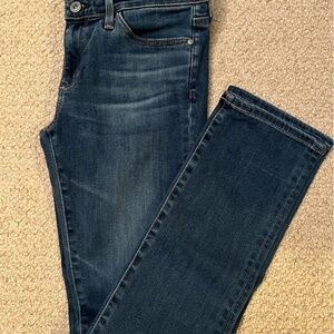 AG dark blue jeans. The Harper Essential
Straight size 25 R